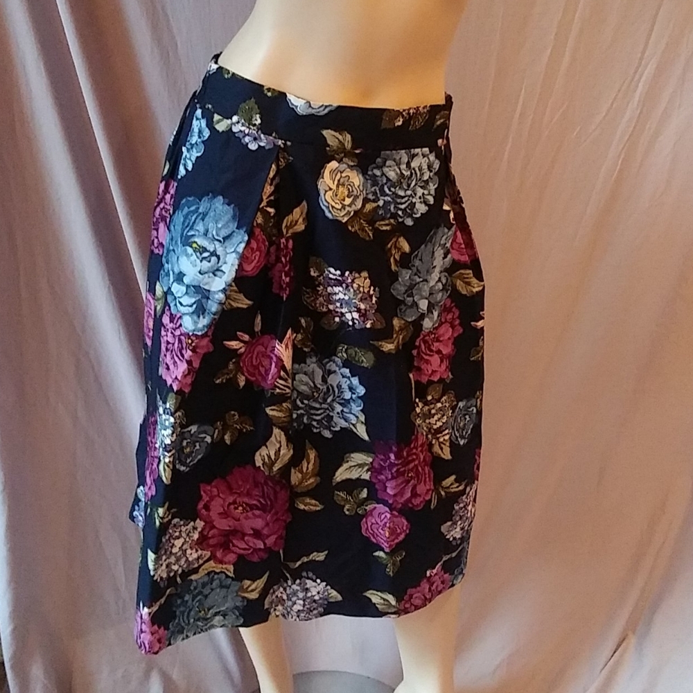 Jane and Delancey floral skirt size m